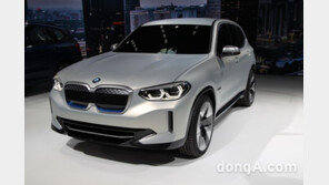 [베이징모터쇼]BMW, 전기 SUV 콘셉트 ‘iX3’ 첫선… 차세대 아키텍처 적용