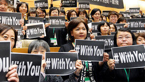 아소는 ‘미투’ 망언폭탄 터뜨리고 문부과학상은 ‘섹시 요가’ 스캔들