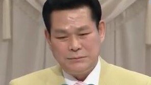 ‘성폭행 의혹’ 이재록 목사, 1시간 일찍 ‘기습 출석’…피의자 신분