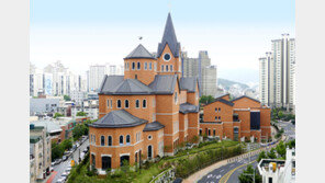 [중소벤처기업]‘흙’에서 삶 꿈꾸고 이룬지 40년… 황토벽돌의 가치 일깨우다