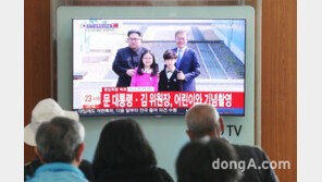[동아포토]남북 정상회담 생중계.. 감격적인 순간