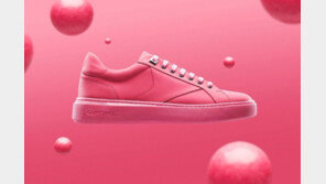 길바닥에 버려진 껌으로 만든 재활용 운동화 '검슈'