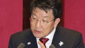 ‘강원랜드 채용비리’ 의혹 권성동 의원, 검찰 소환 조사…피의자 아닌 피고발인