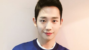 “그는 인간 비타민”…정해인, 상큼한 비주얼 