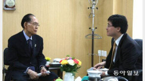[오늘과 내일/신석호]분단의 문턱을 넘은 김정은에게
