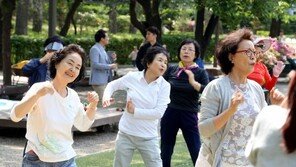 “난 젊다…노인호칭 서글퍼” 지하철 노약자석은 몇 살부터?