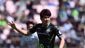 ‘해외 러브콜’ 김민재 바라보는 최강희 감독의 시선은?