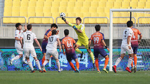 0-0 무승부 속 나름의 소득 챙긴 강원과 포항