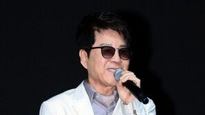 가왕 조용필, 웬 ‘굴욕 인사’?