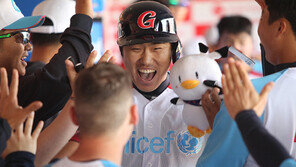 ‘벌써 4홈런’ 신본기, 롯데 유격수 홈런 신기록 쓸까