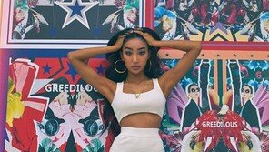 “원조 머리끄덩이”…문가비, ‘콜라병 몸매+이국적 미모’ 시선강탈