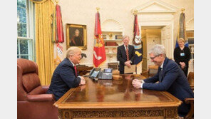 토달면 다쳐!… 對北 초강경 볼턴, 백악관 입성뒤 누그러진 까닭은