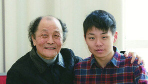 조정래, 손자와 논술 편지… 시대를 쓰다