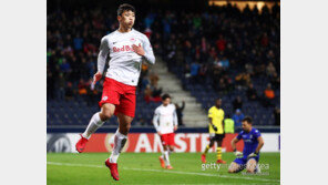 ‘아쉬운 황희찬’ 잘츠부르크, 오심에 유로파 결승행 좌절…아스널도 눈물