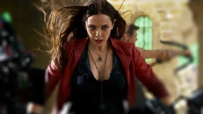 엘리자베스 올슨, ‘어벤져스’ 속 의상 불만? “나만 가슴골 드러나…가리고 싶다”