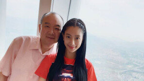 [내가 왜 떴게?] 클라라…아빠는 모든 것을 물려주었다 外