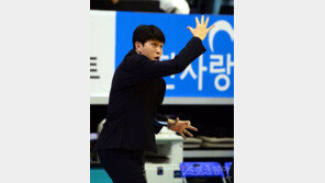 4년 재계약 위성우 감독, WKBL ‘최장수’ 사령탑 예약