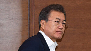 文대통령 “추경 제출한지 한 달 넘겼는데 심의도 안 해”…국회 비판