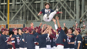 ‘한화 레전드’ 한용덕·송진우, ‘은퇴식’ 마정길을 추억하며