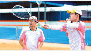 짝 이룬지 한달… “띠동갑 만세”