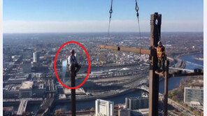 ‘빌딩 55층 높이’ 철골에 앉아 용접작업…보기만 해도 ‘아찔’