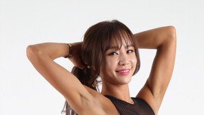 [K-뷰티니스 화보]겁없는 주부 ‘나미나’, 식스팩 복근 매력발산