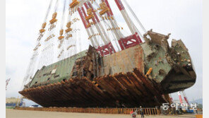 40도까지 들어올린 세월호… 10일 바로 세운다