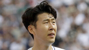 설마 손흥민마저… 뉴캐슬전 침묵 깨고 결승골 도움, 경기후 왼쪽 발목 통증 호소