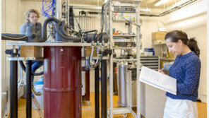 이온, 초전도체, 빛, 다이아몬드, 반도체 활용… 전세계 ‘꿈의 양자컴퓨터’ 개발싸고 불꽃 경쟁