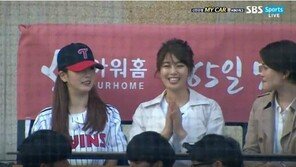 韓日 ‘시구 퀸’의 만남…윤보미, 이나무라 아미와 한 자리