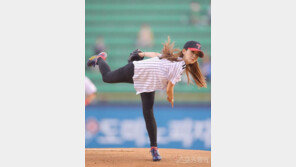 윤보미 시구 본 방송사별 해설위원들, 모두 감탄…‘엄지 척’ 