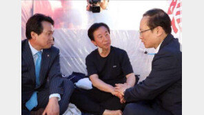 홍영표와 김성태 단식현장 방문 안민석 “두 원내대표 소통 가교 역할할 것”