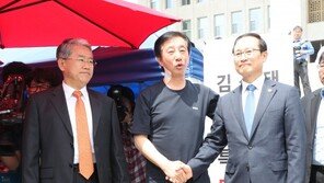 [청계천 옆 사진관] 단식농성 천막 앞에서 이뤄진 여야 3당 첫 상견례