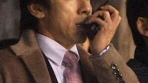 ‘무전기 지휘’ 웃었던 신태용… 월드컵 ‘헤드셋 매직’ 보여줘