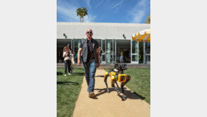 세계 최고 갑부 제프 베조스가 SNS에 자랑한 '로봇 애완견'의 정체