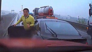 대형참사 막은 ‘투스카니 의인’ 블랙박스 영상보니 더 대단…현대, 벨로스터 선물