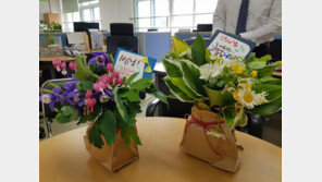 “감사합니다” 스승의 날, 카네이션 대신 야생화 꽃다발 전한 학부모들 