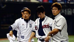 두산 박건우, 과격한 끝내기 세리머니로 잠시 의식 잃어