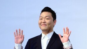 싸이, 8년 만에 YG와 결별… 향후 행보 고심 중 