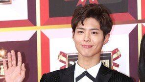 박보검, ‘남자친구’ 출연 고심…다 가진 여자와 아무것도 없는 남자 사랑 얘기 