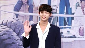 ‘女연예인 성추행·흉기 협박’ 이서원, 경찰 조사 받으면서도 ‘뮤뱅’ 진행 