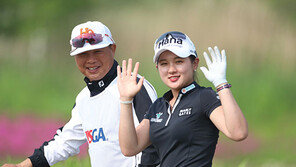 ‘US오픈 수석 진출’ 박현경 “여고생 돌풍 기대하세요.”