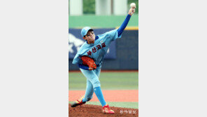 황금팔 선발 번쩍投 부산고-북일고 활짝 웃었다