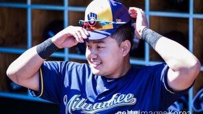 최지만, MLB 복귀전서 홈런포 폭발…시속 153km 직구 받아 홈런