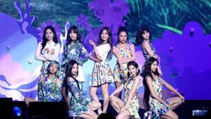 [연예현장.jpg] 트와이스 두 번째 콘서트…1만8000여명 팬들 열광