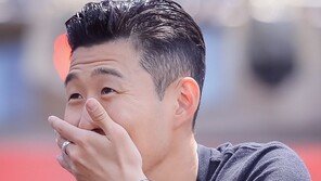 [포토] 손흥민 ‘저보고 세리머니를 하라고요?’