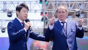 [포토] 토니 그란데 수석코치 ‘대표팀 최고에요!’