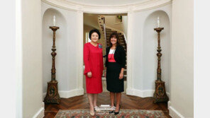 김정숙 여사, 카렌 펜스 여사와 오찬…“결단력 있는 지지, 깊이 감사”