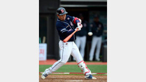 양의지, 비거리 140m 대형 홈런 ‘쾅’…이글스파크 전광판 강타