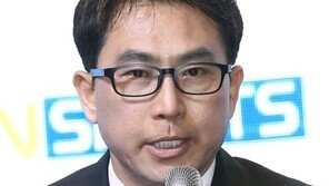 이용철, 편파 해설 논란…야구팬들 “최재훈 부상보다 두산 불펜 걱정” 일침 